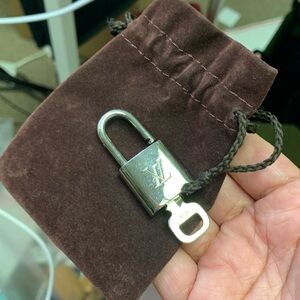 411 388 Authnetic Silver LV Padlock and Key  with a Rare Brown Dustbag
